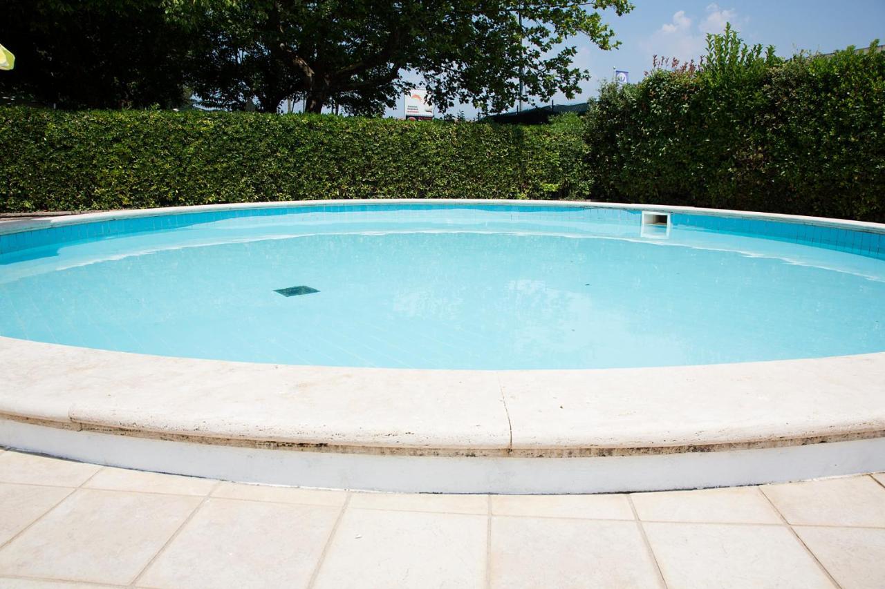 Camping Versilia Mare Hotell Lido di Camaiore Eksteriør bilde
