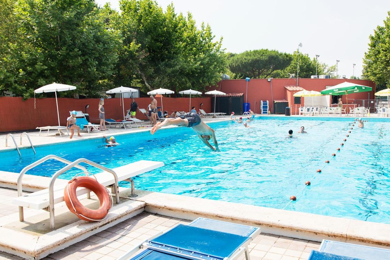 Camping Versilia Mare Hotell Lido di Camaiore Eksteriør bilde